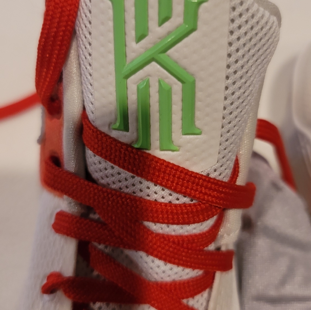 NWT Nike Men's Kyrie 2 ID "Ky-rispy Kreme" Shoes